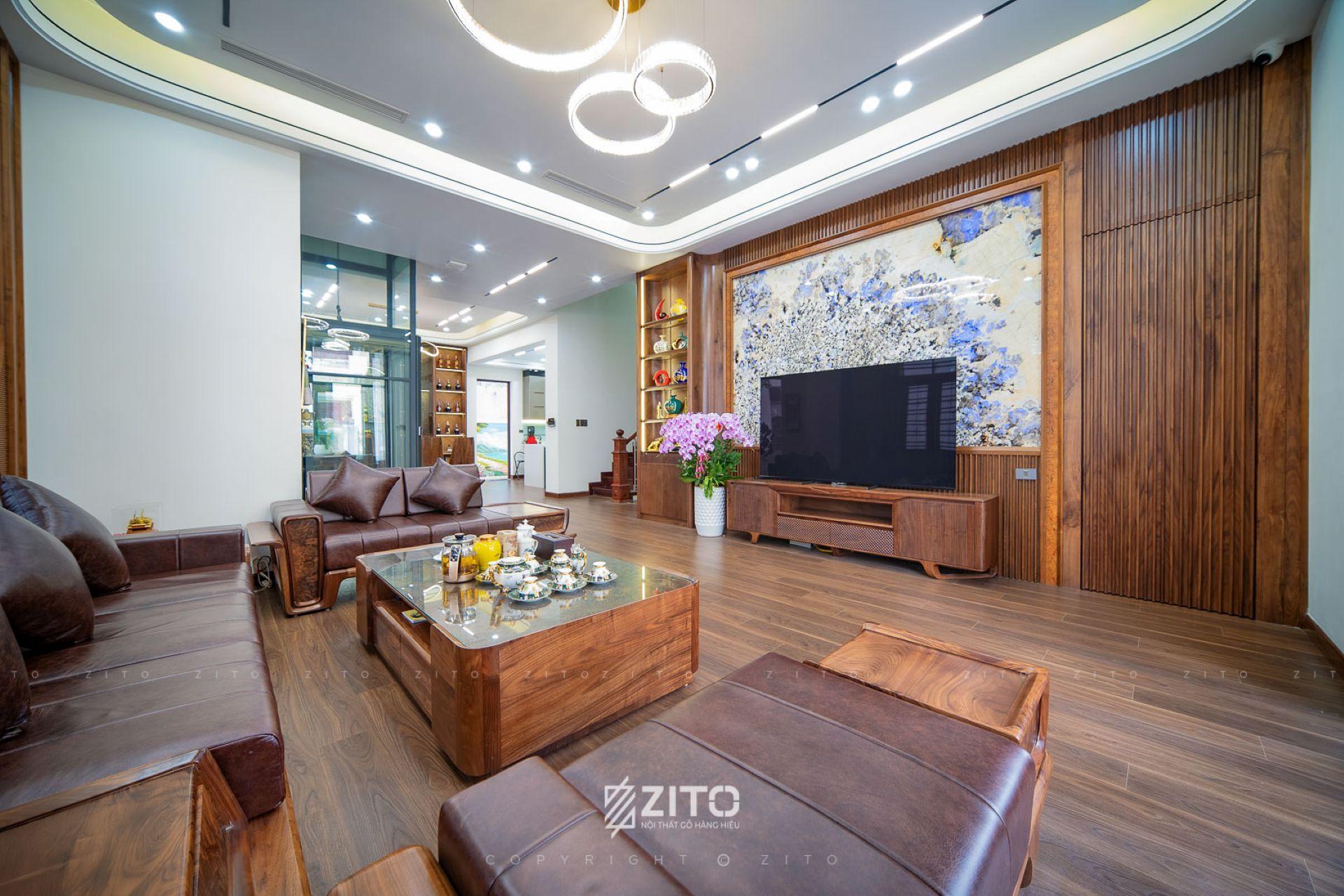 Bàn giao sofa gỗ óc chó phòng khách biệt thự

